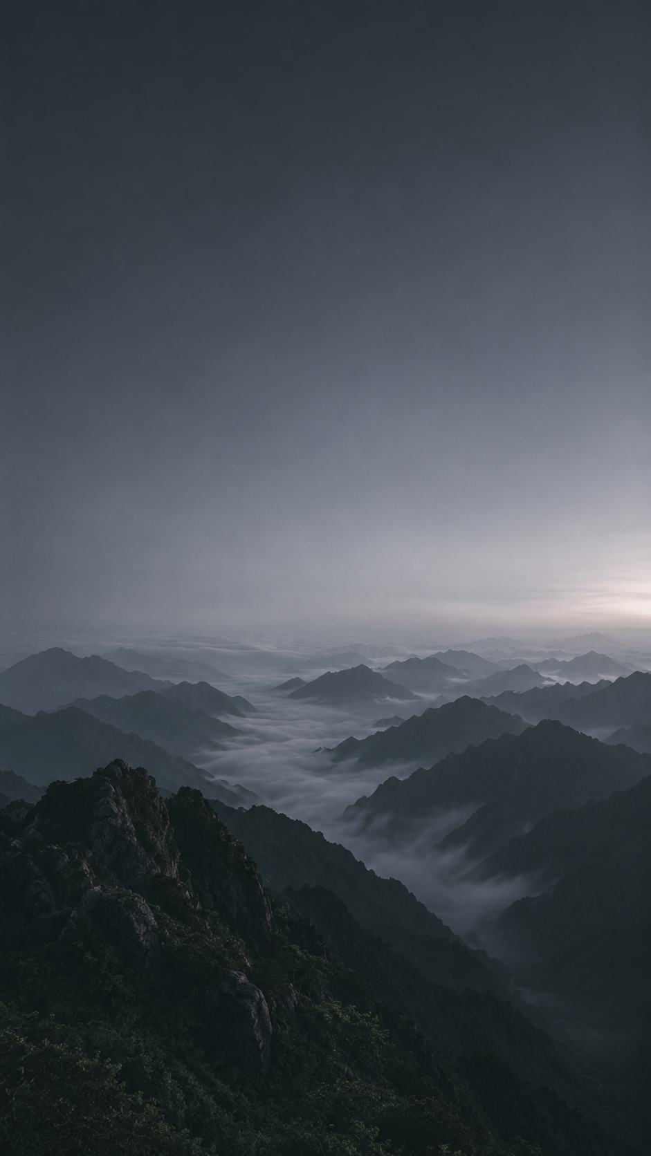 Núi Hoàng Liên Sơn trong sương